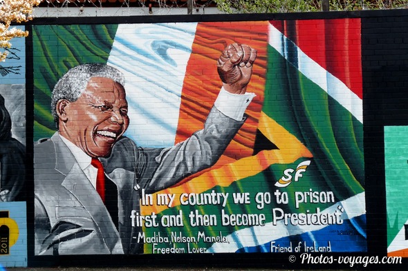 Mural représentant Nelson Mandela à Belfast